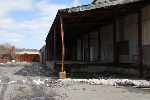 Rail pops up at the warehouses north of Lake Avenue