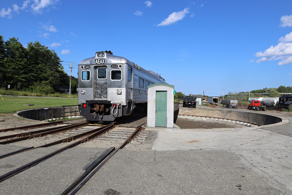 Rockland Turntable